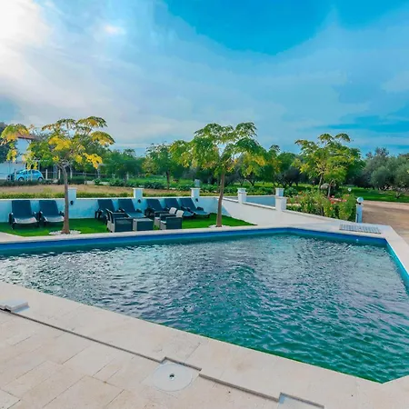 דירה Lovely In With Swimming Pool *