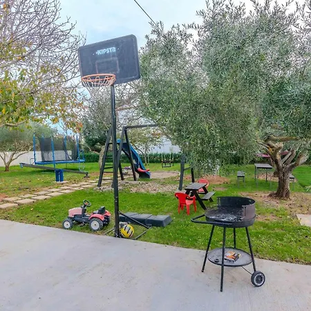 דירה Lovely In With Swimming Pool זאטון